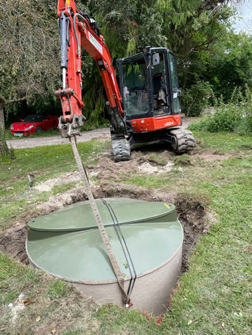 Drainworks Ltd - blocked drains treatment plants septic tanks installation soakaways cctv Haslemere Petersfield Winchester Alton