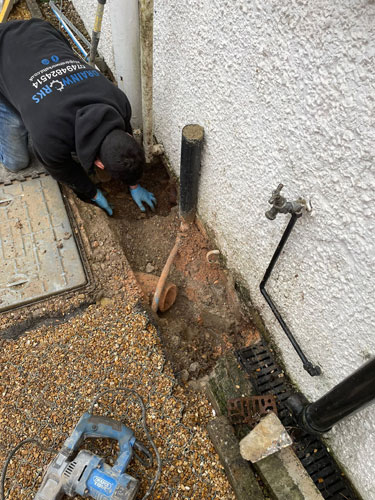 Drainage Repair Petersfield Hampshire - blocked drains treatment plant installation soakaways cctv Haslemere Petersfield Winchester Alton